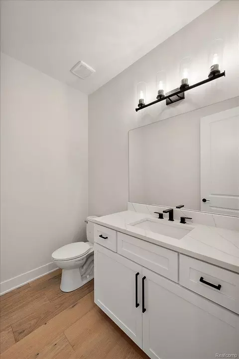 Bath - 24462 Sawgrass Dr, Macomb, MI 48042 photo 2 of 13