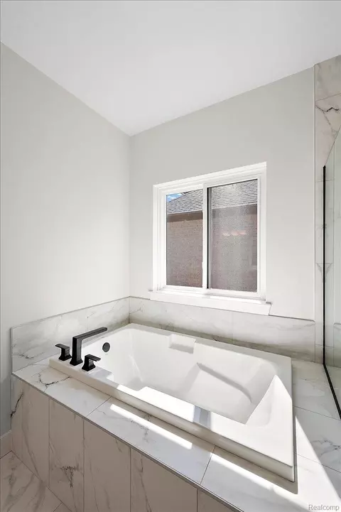 Bath - 24462 Sawgrass Dr, Macomb, MI 48042 photo 6 of 13