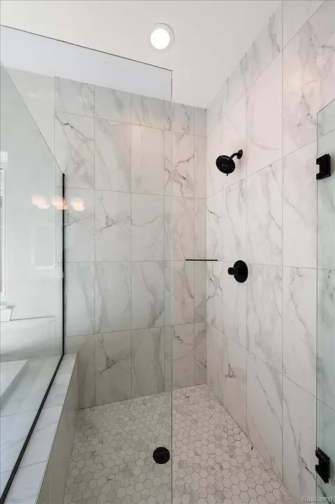 Bath - 24462 Sawgrass Dr, Macomb, MI 48042 photo 7 of 13