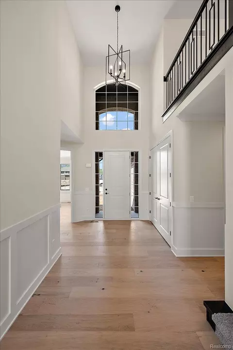 Entry Way - 24462 Sawgrass Dr, Macomb, MI 48042 photo 2 of 6