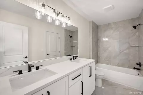 Bath - 24462 Sawgrass Dr, Macomb, MI 48042 photo 11 of 13