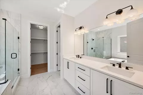 Bath - 24462 Sawgrass Dr, Macomb, MI 48042 photo 3 of 13