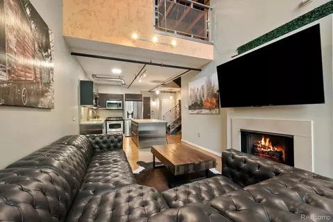 614 S Troy St #202, Royal Oak, MI 48067