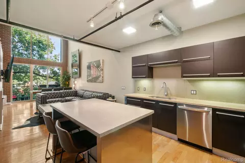 614 S Troy St #202, Royal Oak, MI 48067
