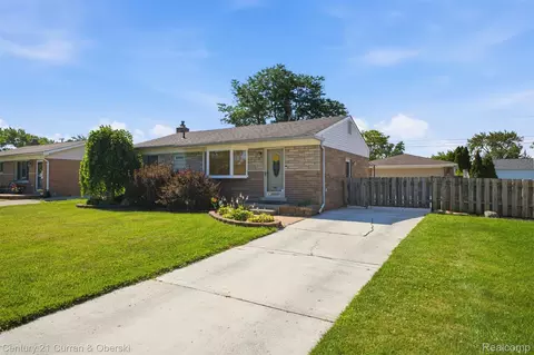 18018 Cloverdale Dr, Clinton Township, MI 48035