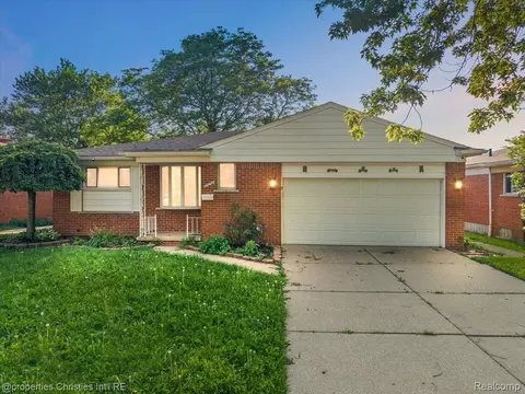 27059 Shackett Ave, Warren, MI 48093