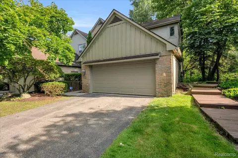 37418 Legends Trail Dr, Farmington Hills, MI 48331
