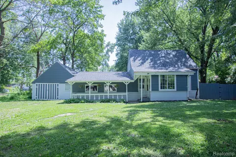 20500 Mckishnie St, Clinton Township, MI 48035