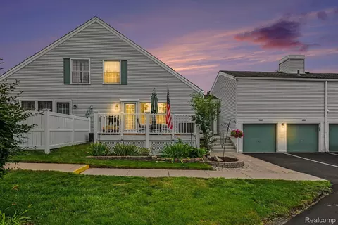21206 E Glen Haven Cir, Northville, MI 48167