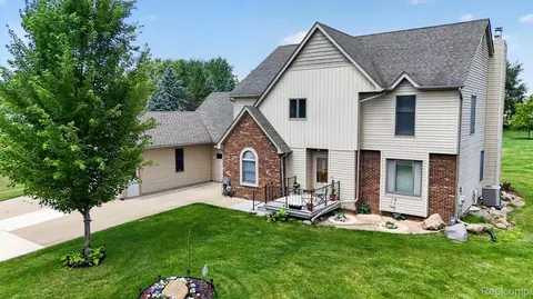 6888 Slawski Dr, Handy, MI 48836