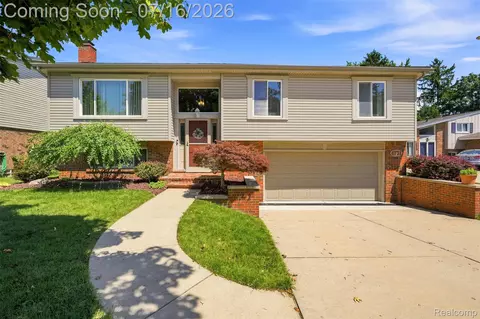 4731 Pare Ln, Trenton, MI 48183