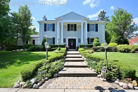 2691 Bradway Blvd, Bloomfield Hills, MI 48301