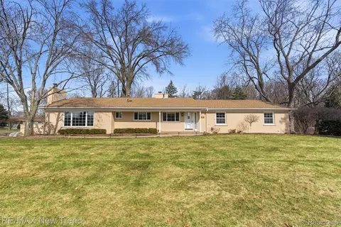 1043 Westview Rd, Bloomfield Hills, MI 48304
