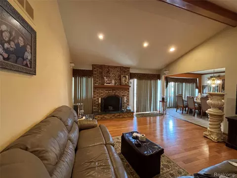 16776 Sarno Dr, Macomb, MI 48044 photo 8