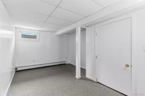Bedroom - 7313 River Rd, Flushing, MI 48433 photo 7 of 8