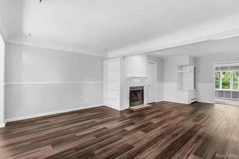 Living - 7313 River Rd, Flushing, MI 48433 photo 1 of 6