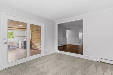 Living - 7313 River Rd, Flushing, MI 48433 photo 5 of 6