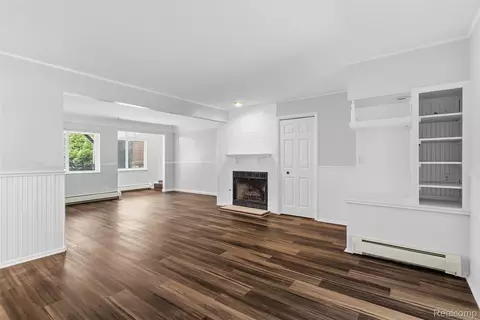 Living - 7313 River Rd, Flushing, MI 48433 photo 3 of 6
