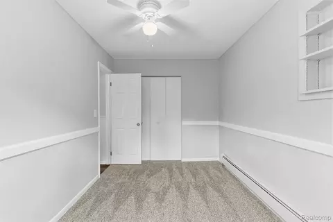 Bedroom - 7313 River Rd, Flushing, MI 48433 photo 2 of 8