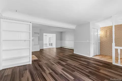 Living - 7313 River Rd, Flushing, MI 48433 photo 2 of 6