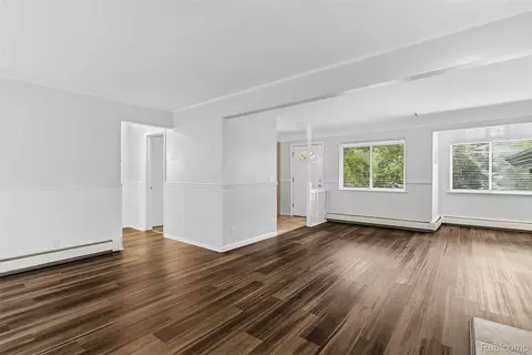 Living - 7313 River Rd, Flushing, MI 48433 photo 4 of 6