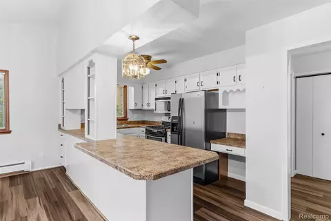 Kitchen - 7313 River Rd, Flushing, MI 48433 photo 1 of 4