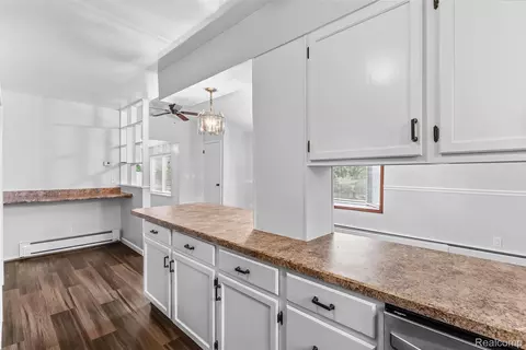 Kitchen - 7313 River Rd, Flushing, MI 48433 photo 4 of 4
