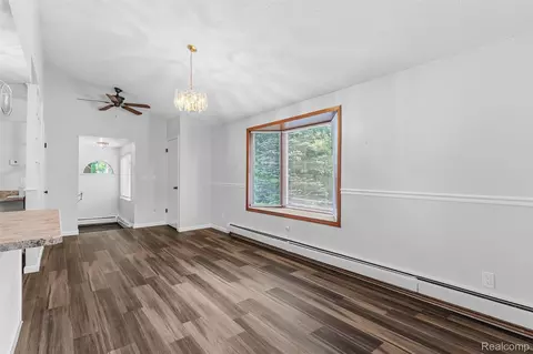 Living - 7313 River Rd, Flushing, MI 48433 photo 6 of 6