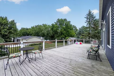 Exterior - 6524 Kelly Rd, Flushing, MI 48433 photo 7 of 13