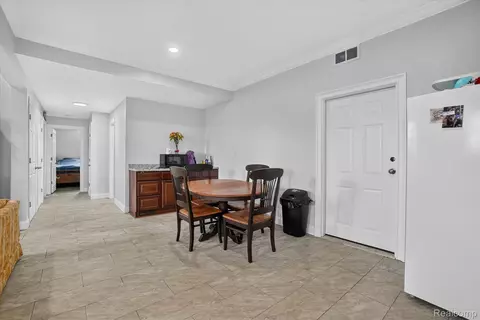 Entry Way - 6524 Kelly Rd, Flushing, MI 48433 photo 2 of 2