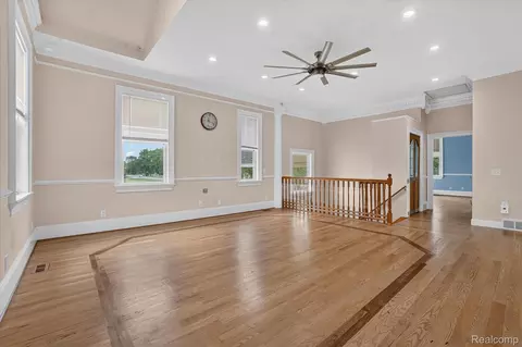 Living - 6524 Kelly Rd, Flushing, MI 48433 photo 1 of 1