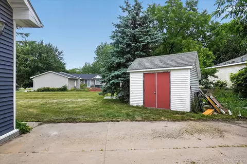 Exterior - 6524 Kelly Rd, Flushing, MI 48433 photo 11 of 13