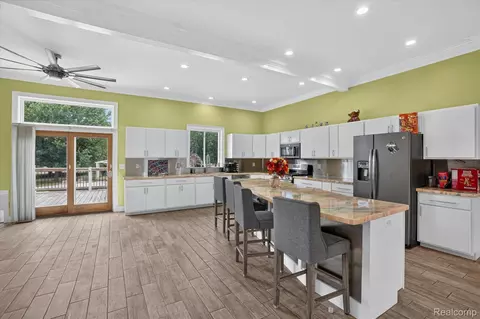 Kitchen - 6524 Kelly Rd, Flushing, MI 48433 photo 1 of 3