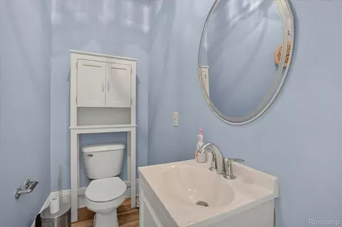 Bath - 6524 Kelly Rd, Flushing, MI 48433 photo 2 of 3