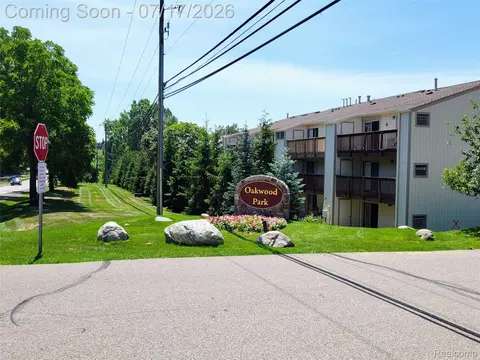 1655 Riverside Dr #10, Rochester Hills, MI 48309
