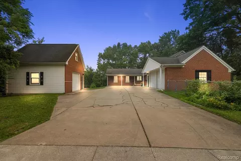 869 Central Dr, Orion, MI 48362