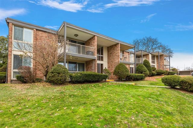 4047 W Maple Rd #201, Bloomfield Hills, MI 48301