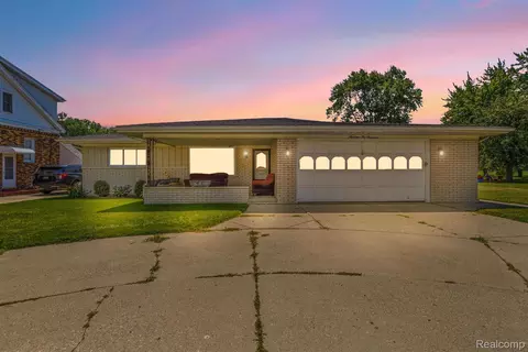 19100 Masonic Blvd, Roseville, MI 48066