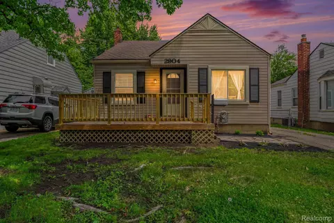 2904 Crooks Rd, Royal Oak, MI 48073