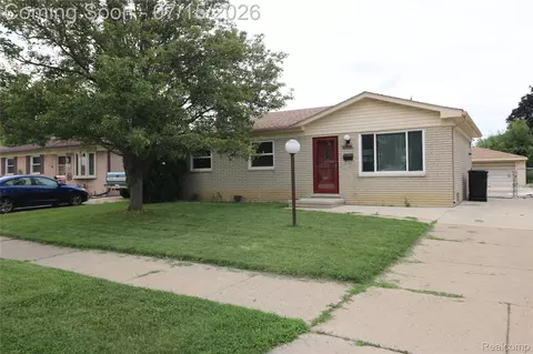 27206 Perry St, Roseville, MI 48066