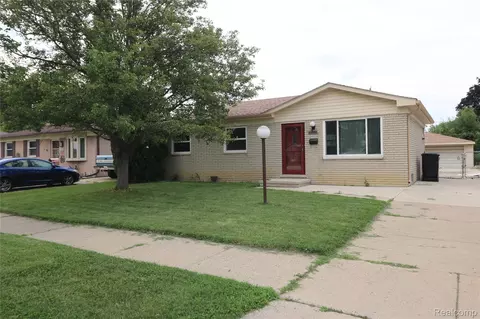 27206 Perry St, Roseville, MI 48066