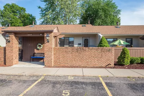 62177 Ticonderoga #4, South Lyon, MI 48178