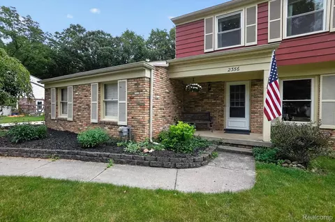 Exterior - 2356 Pineview Ct, Flint, MI 48433 photo 3 of 12
