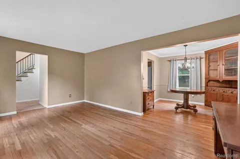 Living - 2356 Pineview Ct, Flint, MI 48433 photo 3 of 7