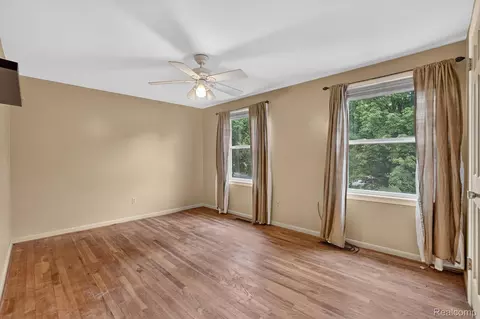Bedroom - 2356 Pineview Ct, Flint, MI 48433 photo 1 of 8