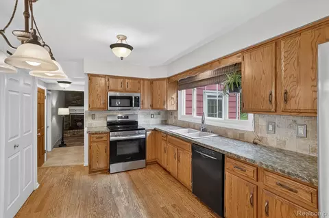 Kitchen - 2356 Pineview Ct, Flint, MI 48433 photo 1 of 3