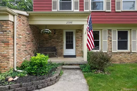 Exterior - 2356 Pineview Ct, Flint, MI 48433 photo 4 of 12
