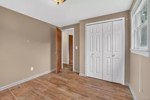 Bedroom - 2356 Pineview Ct, Flint, MI 48433 photo 8 of 8