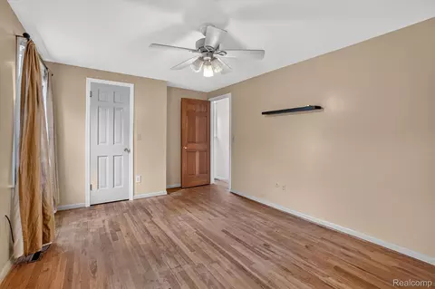 Bedroom - 2356 Pineview Ct, Flint, MI 48433 photo 2 of 8