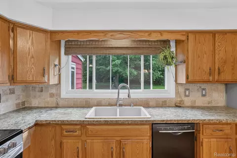 Kitchen - 2356 Pineview Ct, Flint, MI 48433 photo 3 of 3
